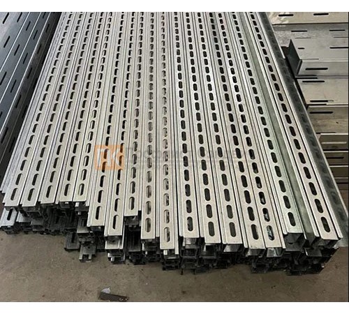 Перфорированная полоса ПП30 30x2000-1,5 мм, оцинкованная