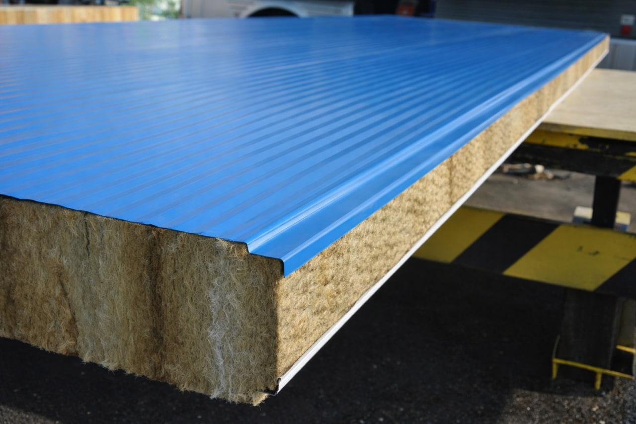 Поставка сэндвич-панелей и комплектующих